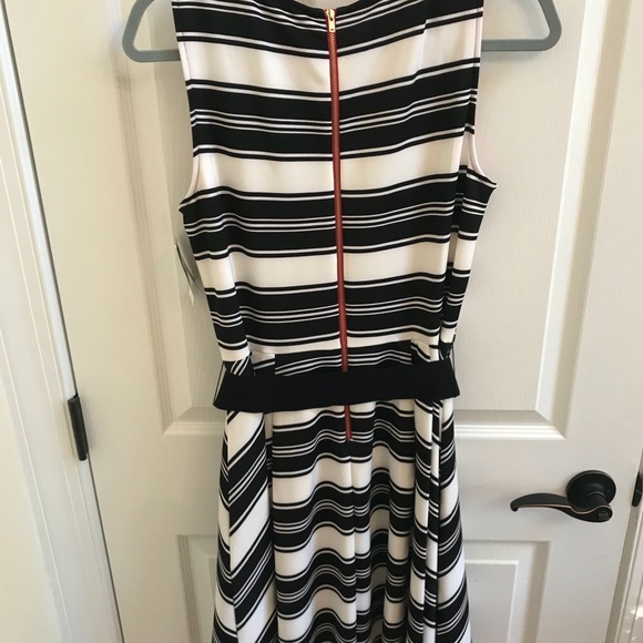 NEW White & Black Striped Sleeveless Dress Size10 - Picture 2 of 5
